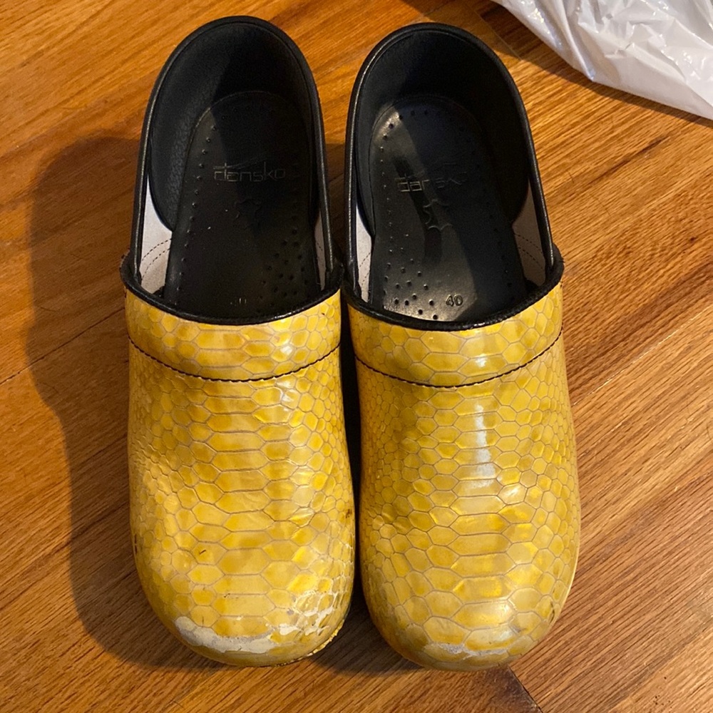 Dansko Yellow snakeskin size 40